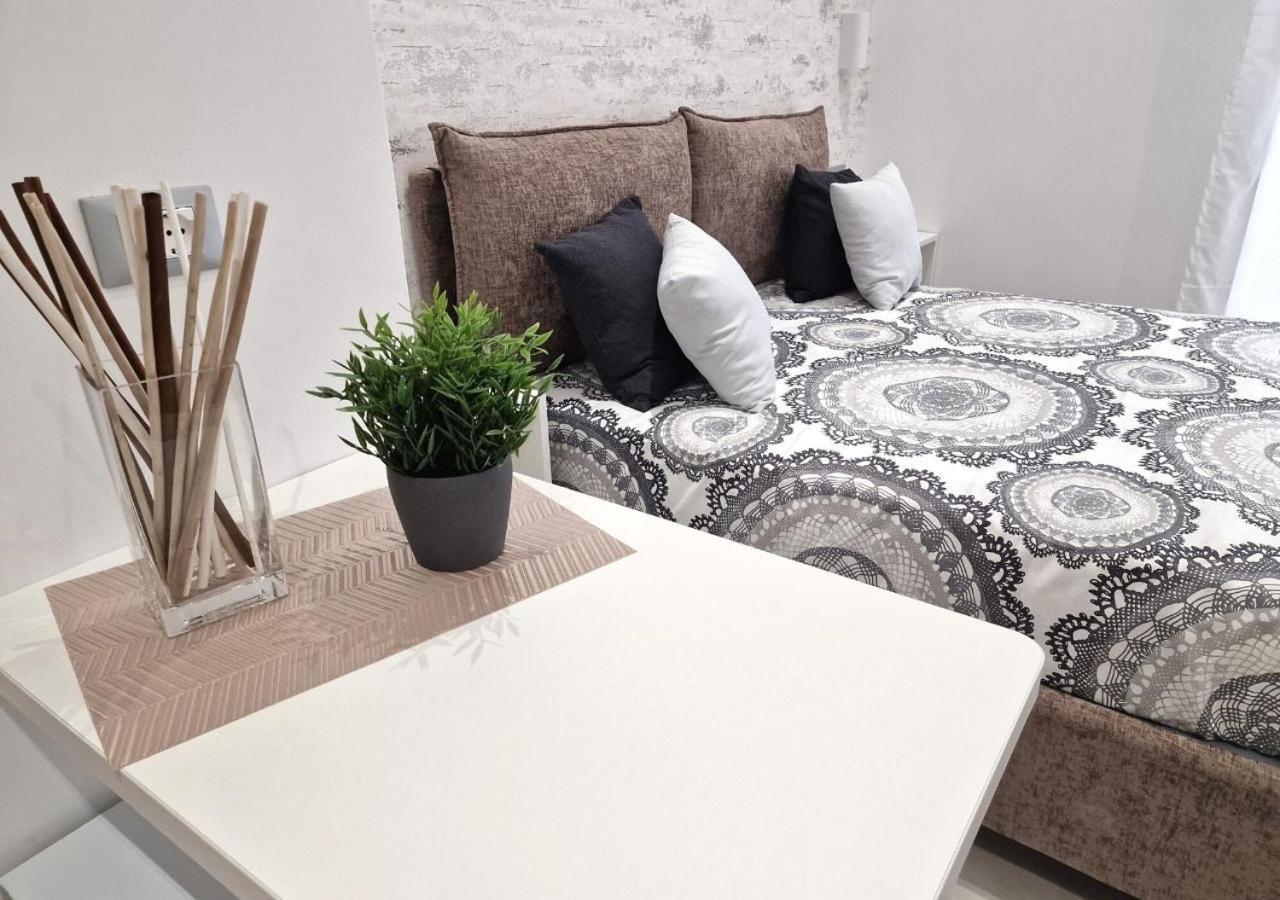 B&B Tra Le Vie Del Borgo Vieste Luaran gambar