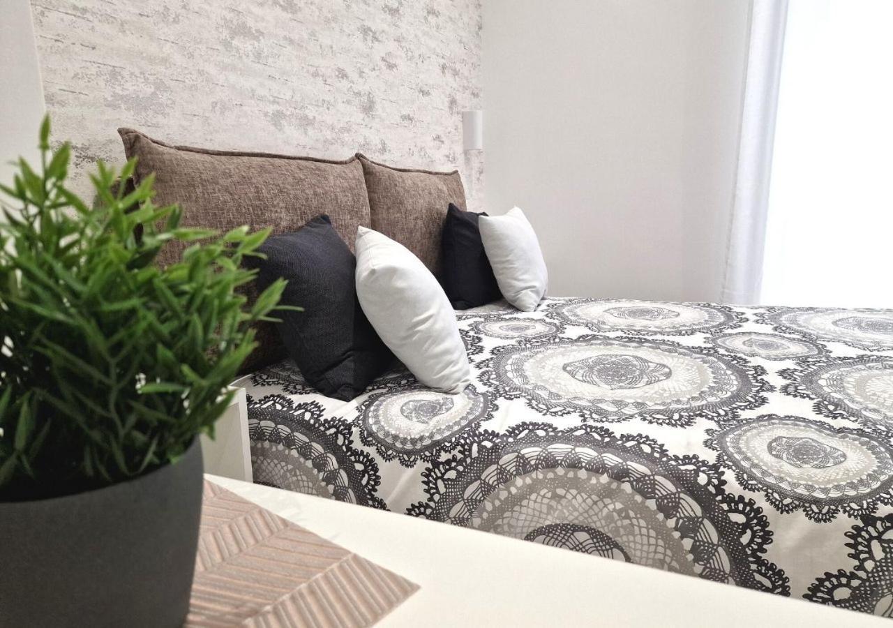 B&B Tra Le Vie Del Borgo Vieste Luaran gambar