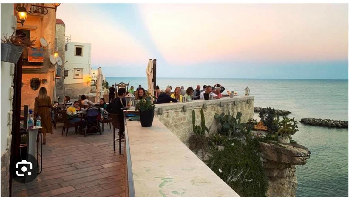 B&B Tra Le Vie Del Borgo Vieste Luaran gambar